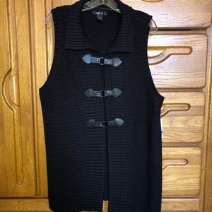 Black sweater vest! Super cute for fall/winter!❤️